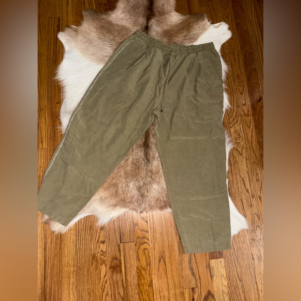 💚Zara Olive Pants with Side Accents💚